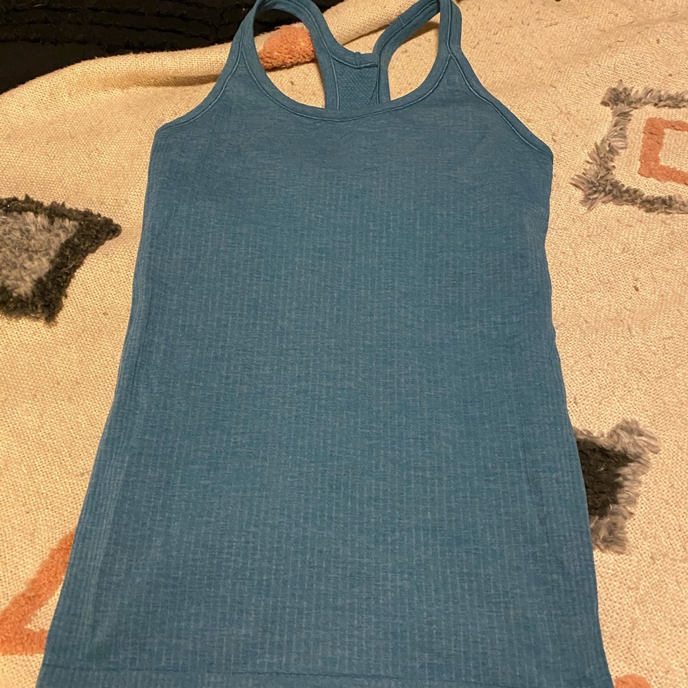 EBB street tank. Lululemon.